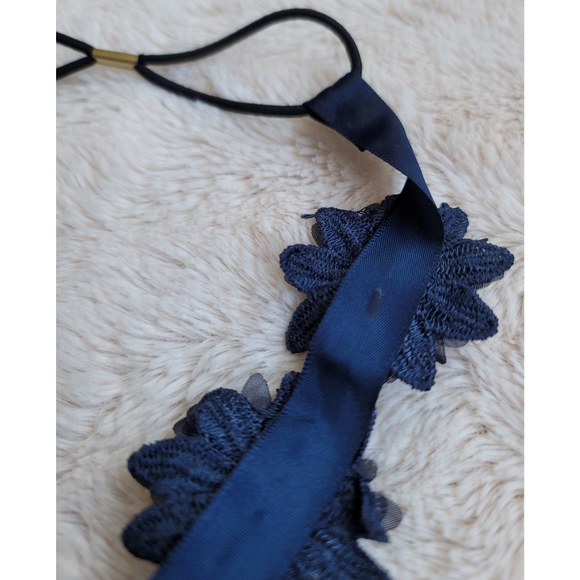 Navy flower headband - Picture 5 of 16